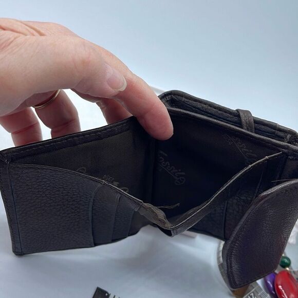 Vintage Fossil brown leather bi fold wallet. - Picture 7 of 8